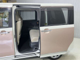 【両側オートスライドドア】子供を乗せたりするのにも隣のお車を気にせずストレスフリー★雨の日などはリモコンキーからドアの開閉ができとても便利な両側オートスライドドア★