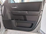 パワーウィンドウのスイッチですよ。運転席に居ながら窓を開け閉めのコントロールできます。