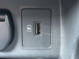 前席USB電源です。