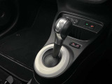 操作が簡単なシフトレバーですのでストレスなく運転が出来ますよ!