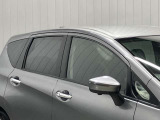 プラスチックバイザーがない分デザインもすっきり★洗車の時の窓拭きもラクラクです!
