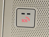 万が一の事故や急病時に心強いSOSコール。ボタン操作時やエアバッグ作動時に専門のオペレーターへ繋がり、警察・救急への通報やロードサービスの手配を迅速に行う、安心のコネクティッドサービスです。