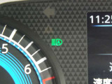 【ハイビームアシスト】先行車または対向車や周囲の明るさなどに応じ、自動的に上向きと下向きを切り替えます♪
