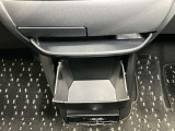 【インストセンターロアボックス】CDなどが収納できる格納式のボックス!
