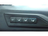 運転席はシートメモリー機能が付いています。