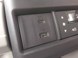 Type-Cの充電用USBジャックがついています。スマートフォンやタブレット、携帯ゲーム機などが充電できます。