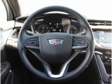 内外装をブラックで統一されたこちらのXT6は、キャデラックのお車のなかでも人気のある一台となっております。
