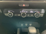 温度を調節すれば、自動で風量調整もしてくれるAUTOエアコン機能も付いています★