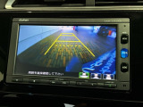リバースギアに入れるだけで後方の表示へ切り替わります。夜間や雨の日の駐車も楽になりますよ。