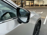 【ブラインド・スポット・モニタリング】後方接近センサー付★後退時の動体物や、隣の車線からの接近車両を、ドアミラーに設置したランプと、警告音でお知らせします。
