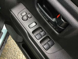 パワーウインド・電動格納付きドアミラースイッチは、ドアに集中☆