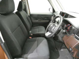 見通しのよいすっきりとした視界で、誰でも運転しやすいです。運転のしやすさは疲れにくさにも繋がりますよ♪