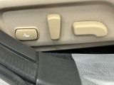 電動シートはスイッチ操作でシートのスライドや高さが上下に微調整できるのでちょうどいい高さで運転に余裕が生まれます