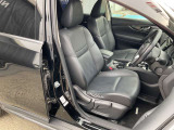 快適に運転できるドライブポジション!運転席シートリフターとシートスライドで、無理のない運転姿勢がとれます。もちろん防水加工済みで濡れたままでも大丈夫!