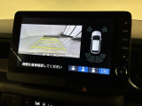リバースギアに入れるだけで後方の表示へ切り替わります。夜間や雨の日の駐車も楽になりますよ。
