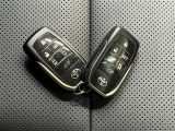 【スマートキー】ドアの開閉時鍵を探さなくても簡単にドアの開閉することが出来ます、また、エンジン始動も車内にスマートキーがあれば簡単に始動することが出来ます