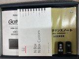 スマートキーは鍵をバッグに入れたままでもドアロックの開閉やエンジンのON・OFFができます。夜間や雨の日も鍵を探さなくて良いので便利です。