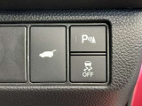 自動でリアゲートを開閉できる電動リアゲート、障害物センサー、車がカーブの外側へ膨らんだり内側へ巻き込んだりする挙動を防止し安定した走行をサポートする横滑り防止装置付きです!