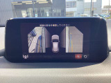 サイドカメラに切り替えると駐車時や狭い道路のすれ違いで、幅寄せ時のサイドの確認も安心です!
