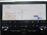 純正ナビを装備。ナビ操作やエアコンもタッチパネル式で使いやすくなっています!