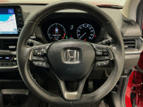 運転にかかわる様々な操作を安全に行えるように視点移動が少なく操作性に配慮されたスイッチ類が凝縮されたコクピットです。