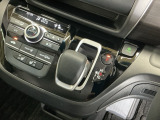 シンプルでスマートなセレクトレバーです