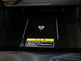 ワイヤレス充電対応のスマートフォンを置くだけでさっと充電できます。充電ケーブルが必要ないので車内がすっきりします。
