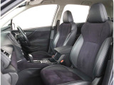 ゆったり座れて、長時間の運転も疲れにくいフロントシート!ホールド性も良く運転に集中できるシートです!!また、電動パワーシートですので着座位置も正確に合わせることが出来ます!!