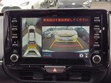 車を上から見下ろしているかのような映像で、周囲の状況をリアルタイムで確認できる「パノラミックビューモニター」を装備しています!死角になりやすい車の周囲や、白線の位置、隣の車との距離が一目でわかります