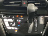 【オートエアコン】操作性と視認性に優れたタッチパネル式!凹凸が少なくサッと拭くだけでお掃除ができます♪