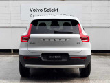 縦型テールランプが印象的な、XC40らしいリアデザイン。