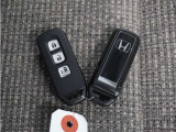 ◆スマートキー◆カギをバッグやポケットに入れたままでもドアロックの開閉ができる『スマートキー』付き!雨天や暗くなってもカギを取り出す必要がなくドアの開錠&エンジンも始動できます