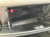奥行きのあるグローブボックス