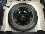 スペアタイヤ付き車両です。
