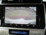 バックガイドモニターで、後方を確認しながら安心して駐車することができます。運転初心者も熟練者も必須の機能ですよ!
