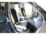 すわり心地の良い運転席・助手席です。長時間のドライブの疲れ軽減に貢献します。どうぞ快適なドライブを♪