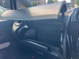 グローブボックスです!上下にスペースがあり、車検証や小物を収納可能です