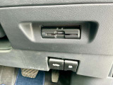 運転席の右下にETCがビルトインされています。高速道路では便利ですね!