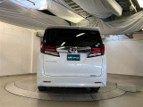 バックカメラが付いているので後方確認が非常にしやすいです。今や運転初心者も熟練者も必須装備!ついていて損はないですね♪