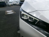 明るいライトが夜道を明るく照らしてくれます。運転中の道路状況が白色光で視認性が良くなり安心です。