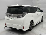 少人数でも大人数でもお出かけが楽しめます。この車で楽しいドライビングライフを送りましょう♪