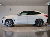【拘りのFR】BMWが多く採用するFR車。ダイレクトでスポーティな加速感・シャープなハンドリングを実現。縦置きエンジンレイアウトにより、フラットで上質な乗り味です。