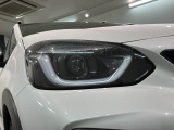 LEDヘッドライトは、点灯の瞬間から最大光量を発揮し、突然暗くなるトンネルなどでの安定感を高めます。