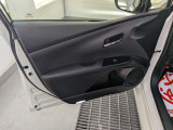 パワーウィンドウのスイッチですよ。運転席に居ながら窓を開け閉めのコントロールできます。