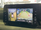 空から見たような映像で駐車ができるアラウンドビューモニター。ひと目でわかるセンサーに前後の衝突被害軽減ブレーキ付き。