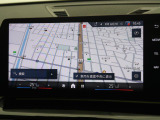 【純正ナビゲーション】BMWのナビゲーションは操作性も良く、詳細な地図情報と交通状況を見やすく表示し、快適なドライビングをサポートしながら目的地までナビゲートします。