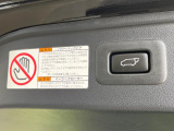 【パワーバックドア】スマートキーや運転席のボタンを押すだけでリアゲートが自動で開閉します!荷物を持っている時や、高い位置にあるバックドアを閉める際に便利な機能です♪