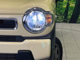 【LEDヘッドライト】悪天候や夜間走行時も良好な視界を確保し安心して運転できる高輝度LEDヘッドライトを装備!点灯速度が早く、消費電力も抑えられています。