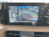 【アラウンドビューモニター】周囲を見渡せる映像で、スムースな駐車をサポートします