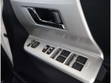 運転席から全席の窓の開け閉めができます!車内の換気をするときに便利ですよ♪
